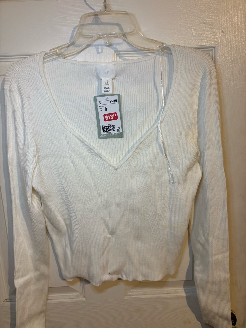 H&M Women's white Ribbed V-Neck Long Sleeve Sweater